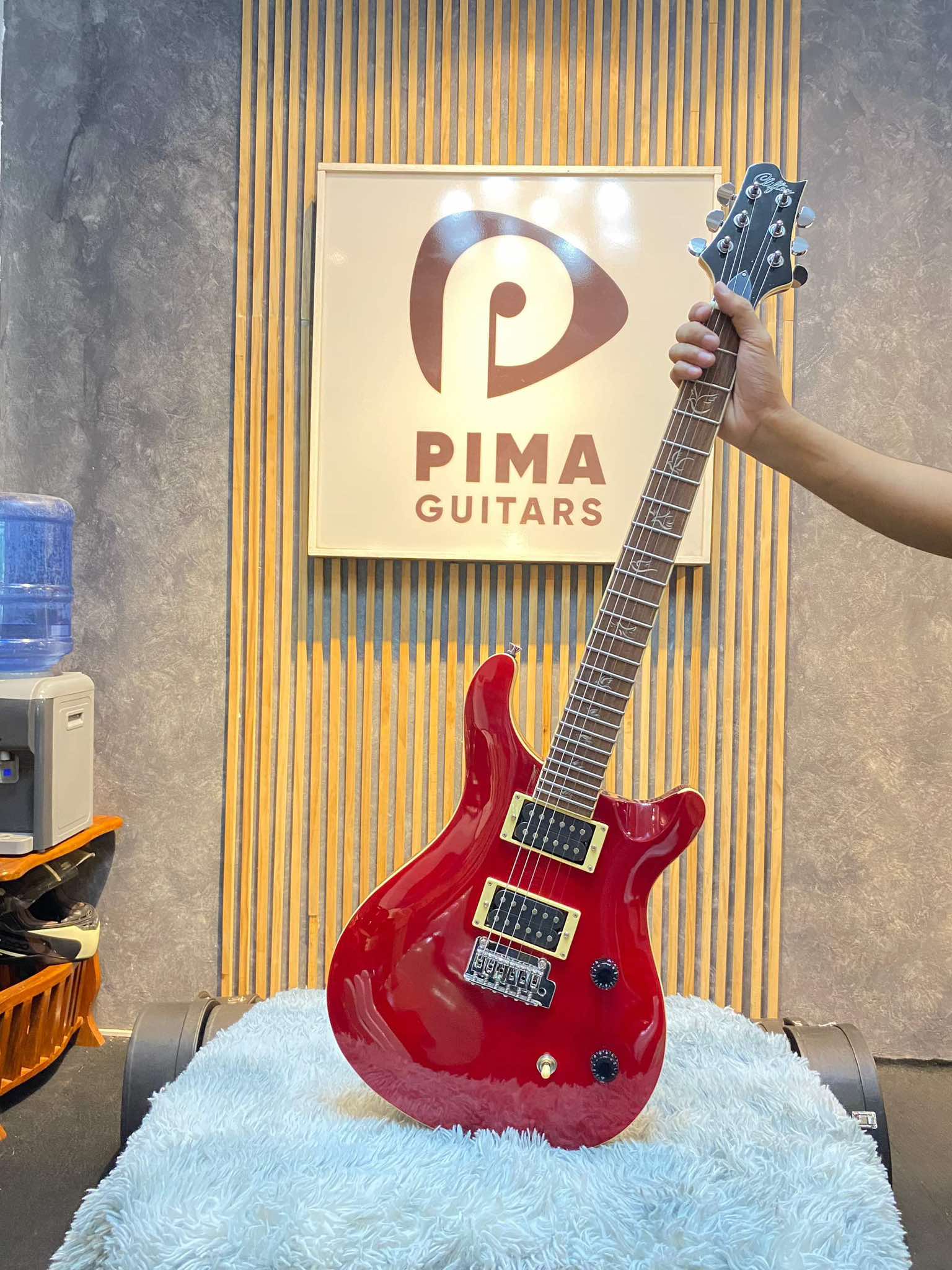 Clifton Luna V2 Red PIMA GUITARS clifton-luna-v2-red-pima-guitars